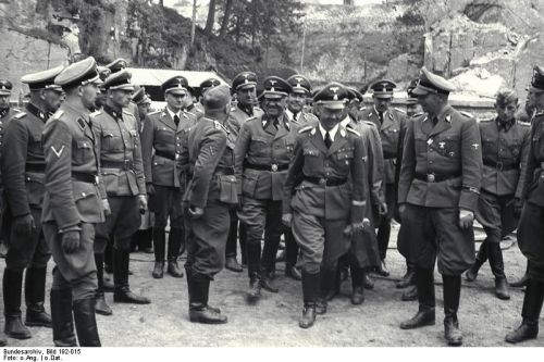 Bundesarchiv Bild_192-015,_KZ_Mauthausen,_Besuch_Heinrich_Himmler