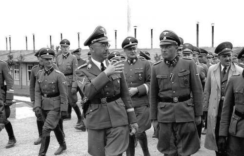 Bundesarchiv Bild_192-308,_KZ-Mauthausen,_Himmlervisite