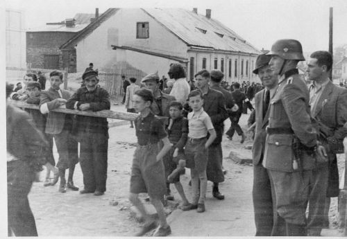 German police in ghetto314