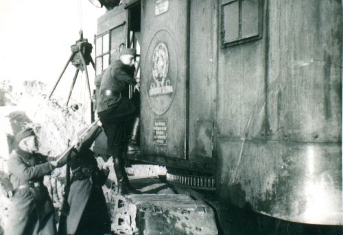 TREBLINKA - SS MEN AT EXCAVATOR