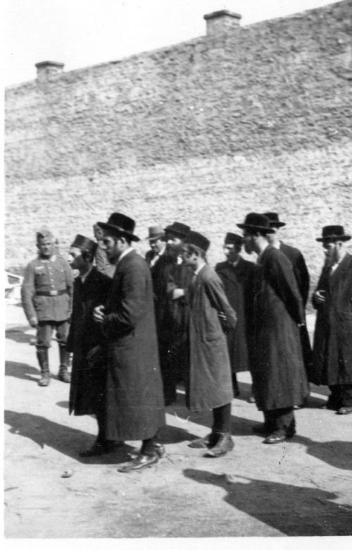 rzeszow - jews gathered 619