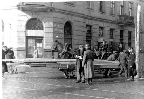 warsaw ghetto- checkpoint 561