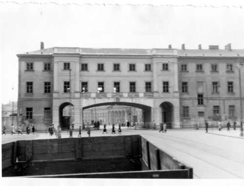 warsaw ghetto street scene065